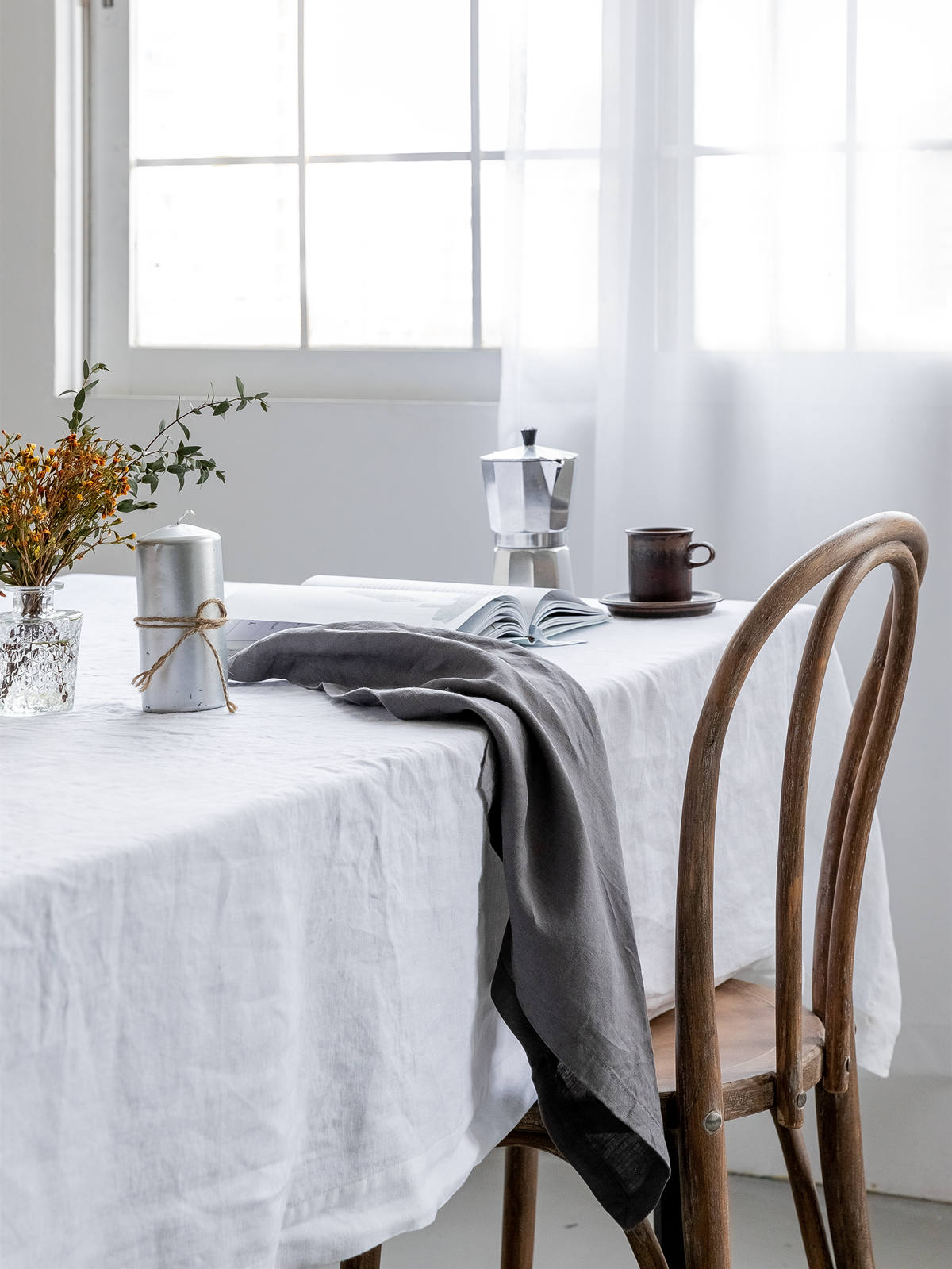 https://www.ziahhome.com/cdn/shop/products/Ziahhome-Pure-French-Linen-Table-Napkins_18.jpg?v=1669171108