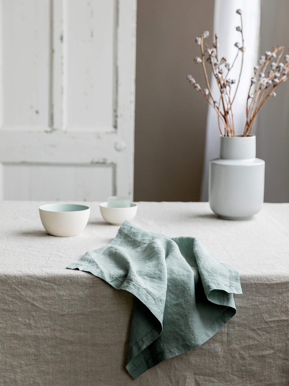https://www.ziahhome.com/cdn/shop/products/Ziahhome-Pure-French-Linen-Table-Napkins_24.jpg?v=1669171016